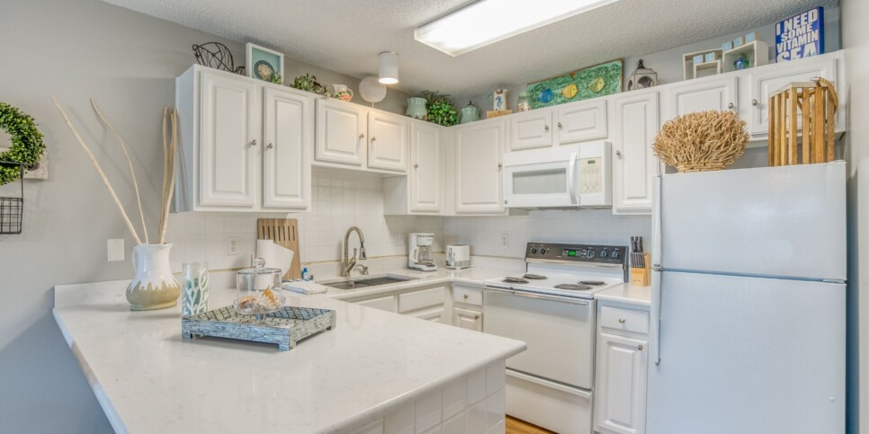 Pensacola Condo - Sea Esta - Kitchen