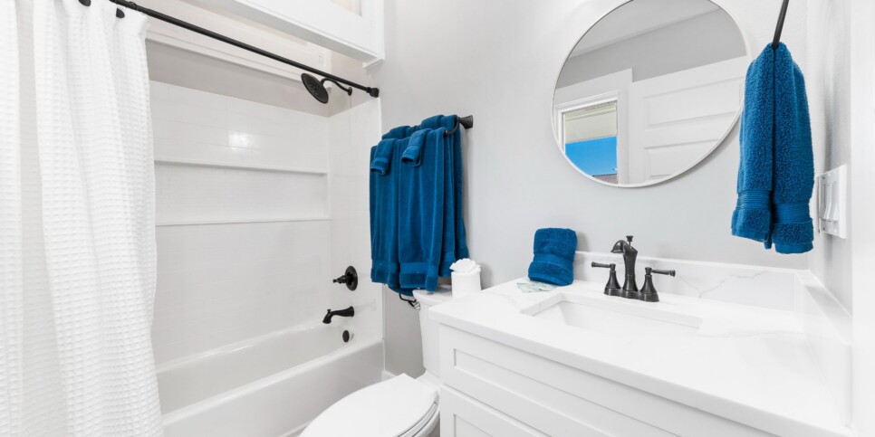 Perdido Key Rental - On the Canal - Bathroom